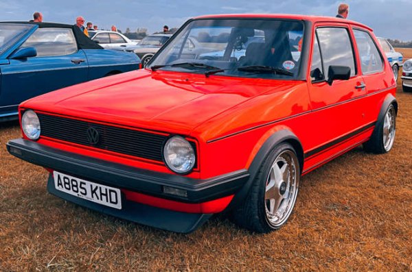 VW Golf GTI не беше първият хотхеч, но може би направи най-много за този вид автомобили.  Ключът към неговата привлекателност беше вродената практичност. Голяма част от нея беше заради начина, по който малкото му тегло и впръскването на гориво се комбинираха, за да предложат производителност и използваемост в забавна комбинация.